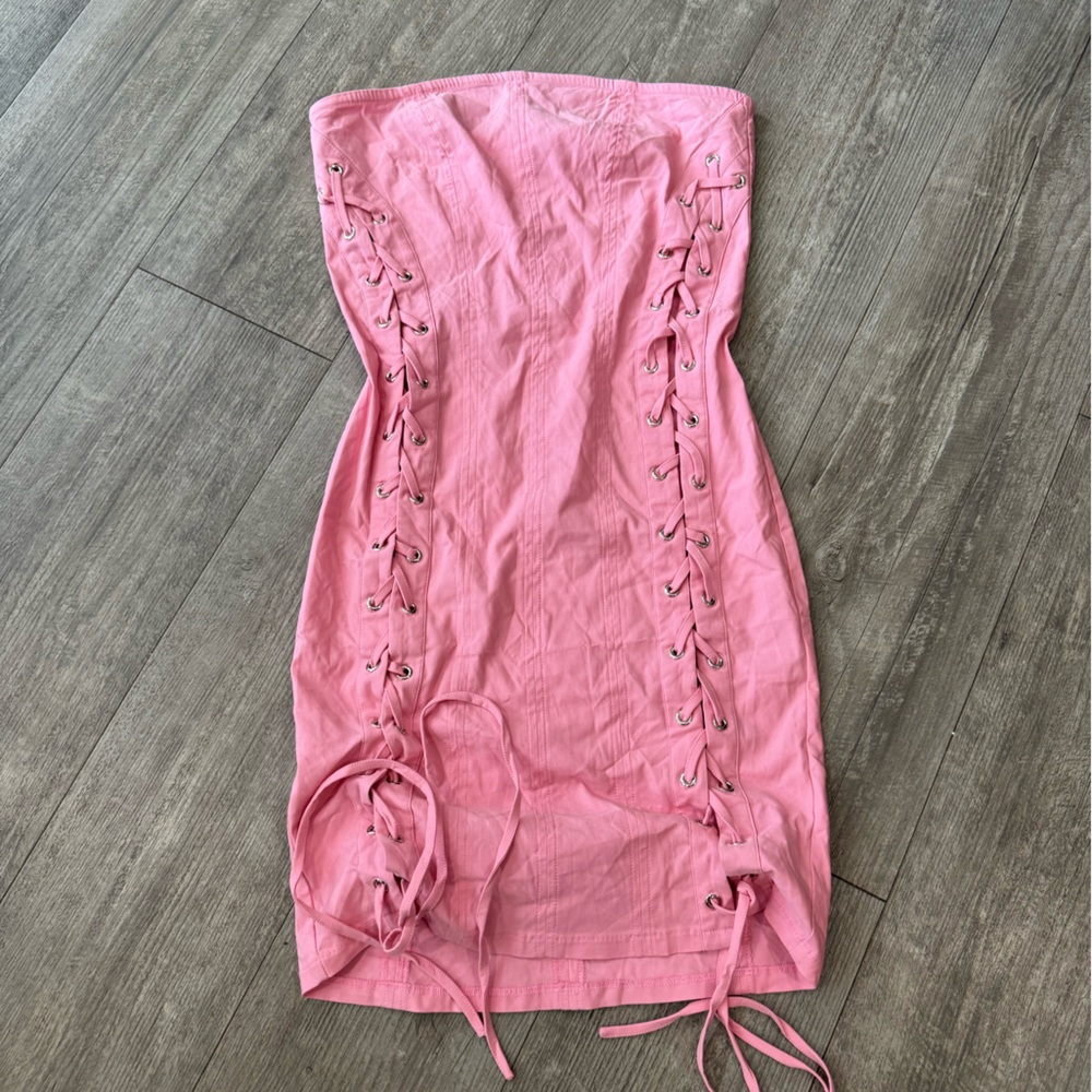 BUNDLE 2 ITEMS FOR $8✨

🌸BOUTIQUE pretty pink dress ✨ - Picture 6 of 6